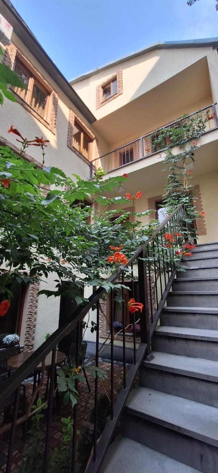 Your Home Ереван Экстерьер фото